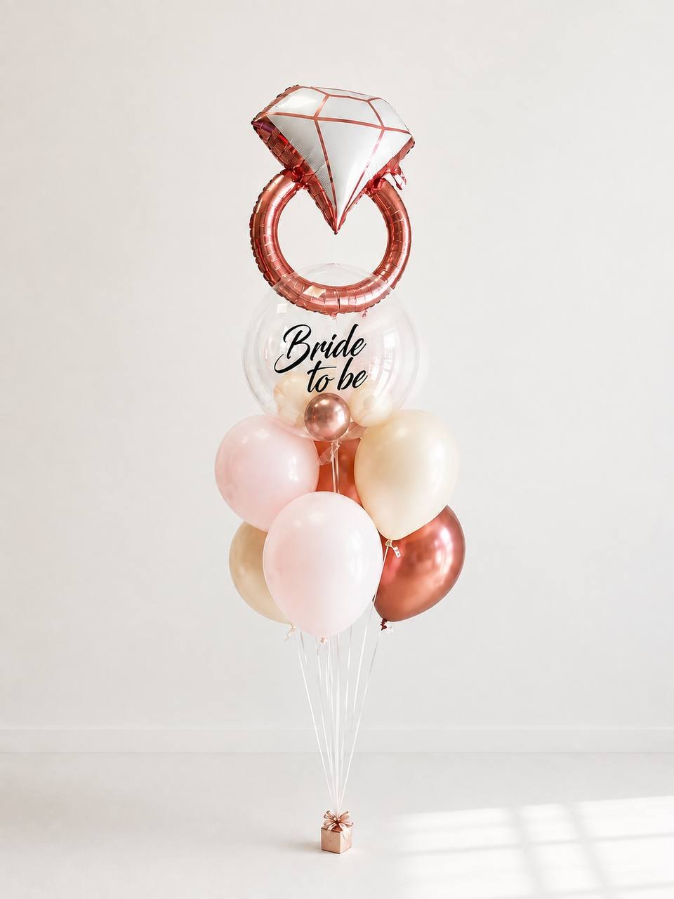 Buket balona Bride to be — prsten, bubble balon sa natpisom i pastelni baloni